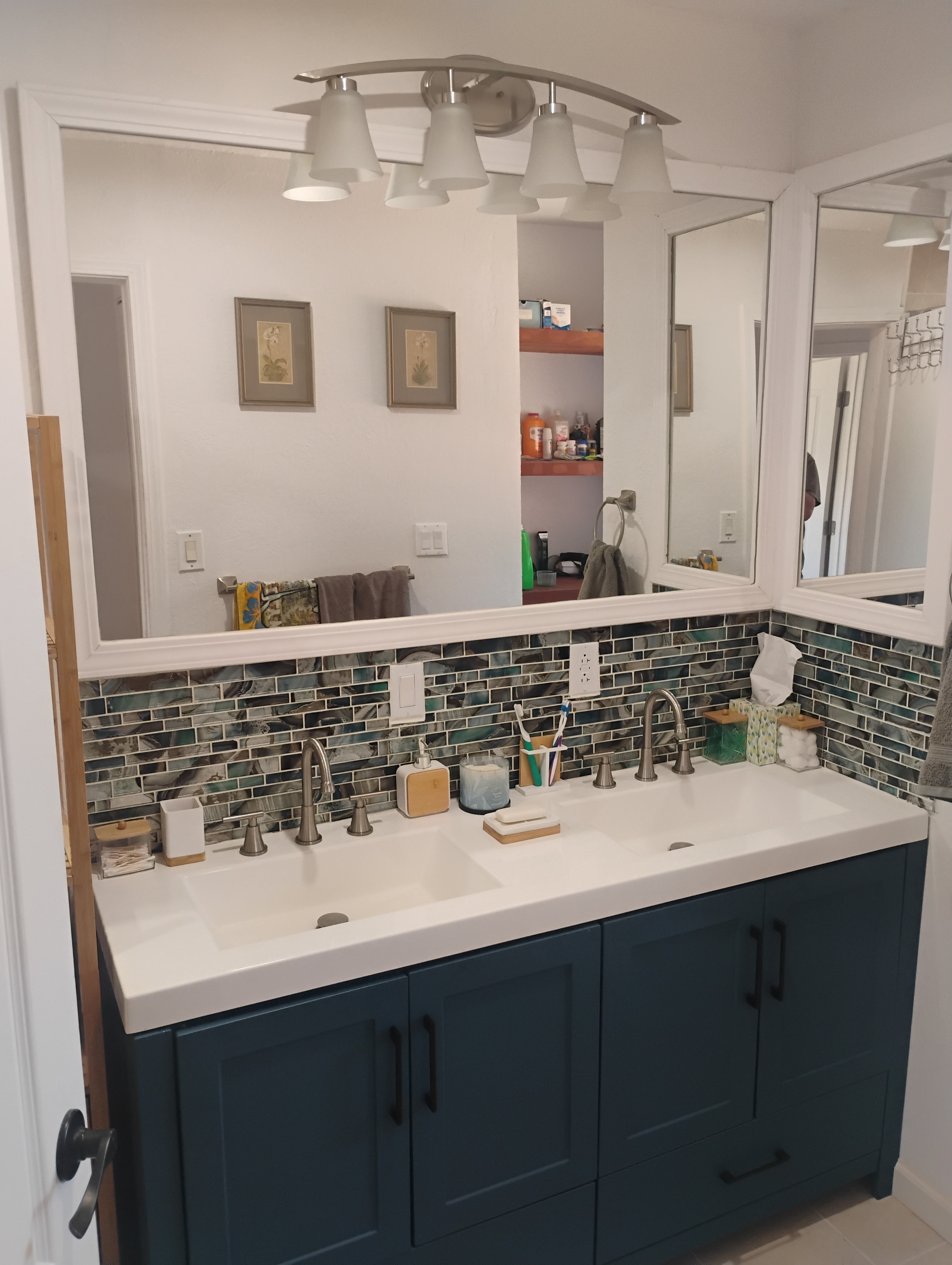 Bathroom remodel in Mariposa CA with double vanity and tile backsplash by DCB Design Create Build